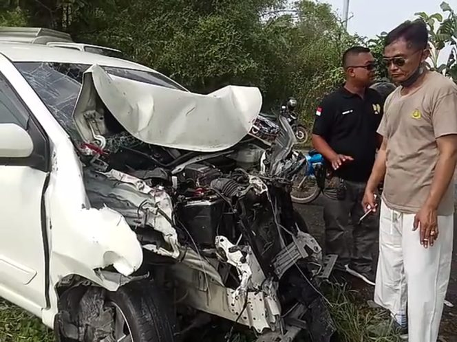 
5 Kendaraan Alami Kecelakaan Beruntun di Jalan Nasional Sampang