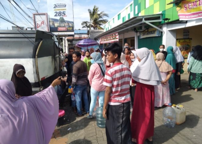 
Operasi Pasar Minyak Goreng Murah di Bangkalan Dikeluhkan Warga