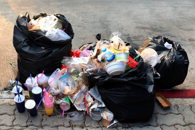 
Pemkot Surabaya Bertekad Wujudkan Zero Kantong Plastik di Pasar