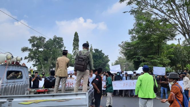 
Demo DPRD Bangkalan, AB3 Bawa 8 Tuntutan