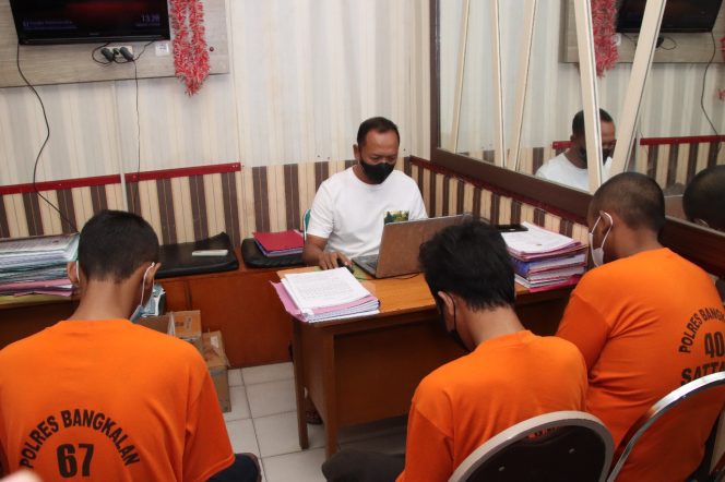 
Tiga Orang Diduga Pelaku Cabul Anak Dibawah Umur Ditangkap Polres Bangkalan