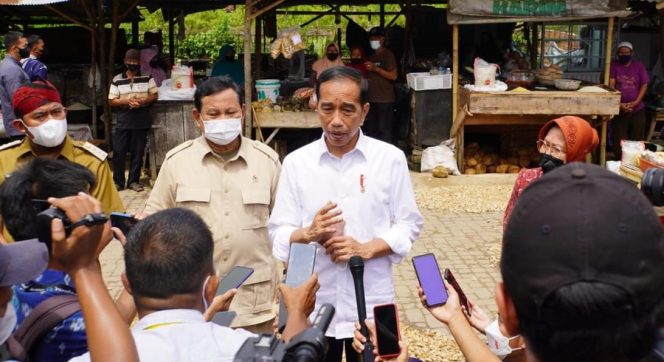
Presiden Joko Widodo Minta Kejagung RI Usut Tuntas Mafia Minyak Goreng