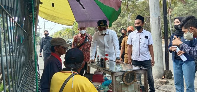 
Dapat Bantuan Modal Rp 500 Ribu, Pedagang Doakan Bupati Bangkalan Dua Periode