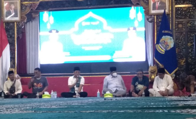 
Buka Puasa Bersama  Jurnalis, Bupati Bangkalan : Tidak Hanya Sekedar Melirik tapi Juga Banyak yang Melamar