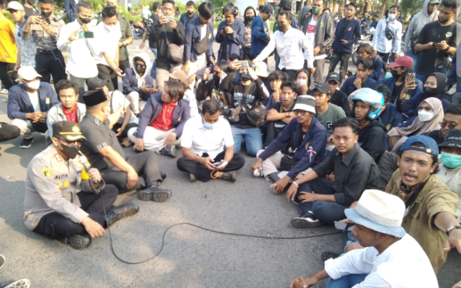 
Terkait Insiden Pemukulan Peserta Aksi, Berikut Penjelasan Kapolres Bangkalan