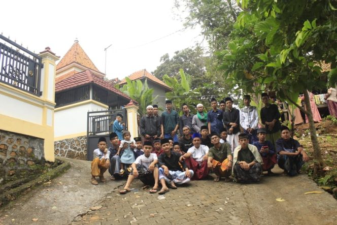 
Lestarikan Budaya, Warga Beberapa Desa Lakukan Salase Topak Bujuk Buker