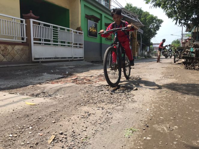 
Bupati Sidoarjo Janji Jalan Rusak di Kawasan Buduran Diperbaiki