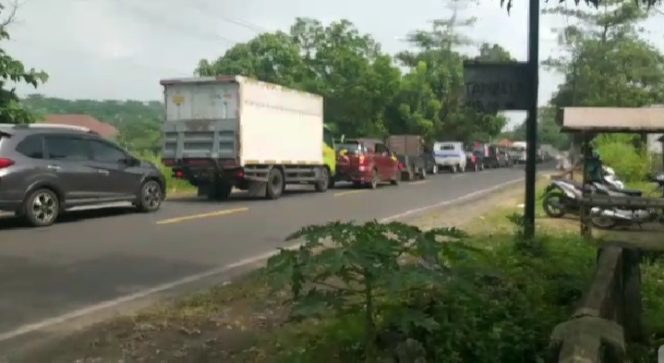 
Bangkalan Sering Macet, Ini Penyebabnya