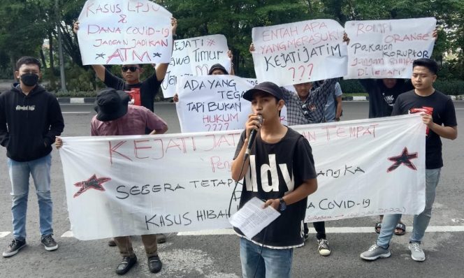 
Demo Kejati, Aliansi LSM Jatim Tuntut Segera Tetapkan Tersangka Kasus Dugaan Korupsi Dana Hibah 2020