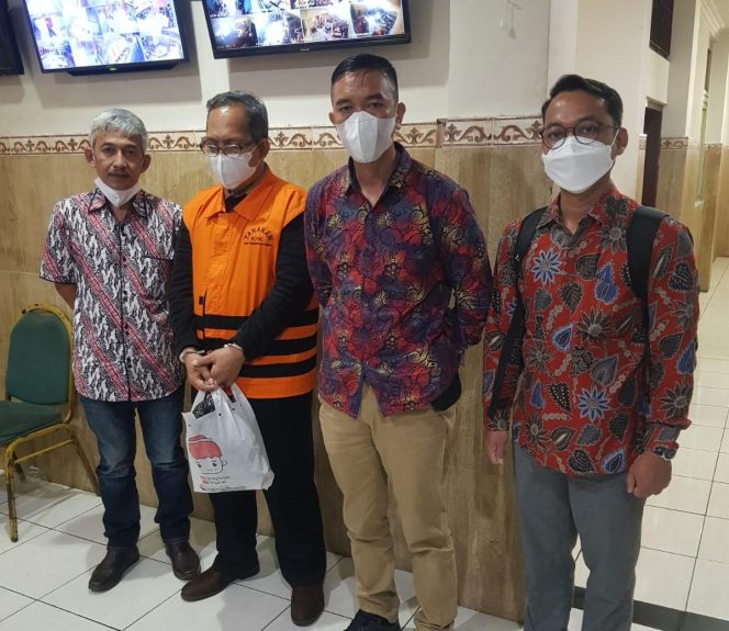 
Hakim PN Surabaya Nonaktif Ditahan di Rutan Medaeng