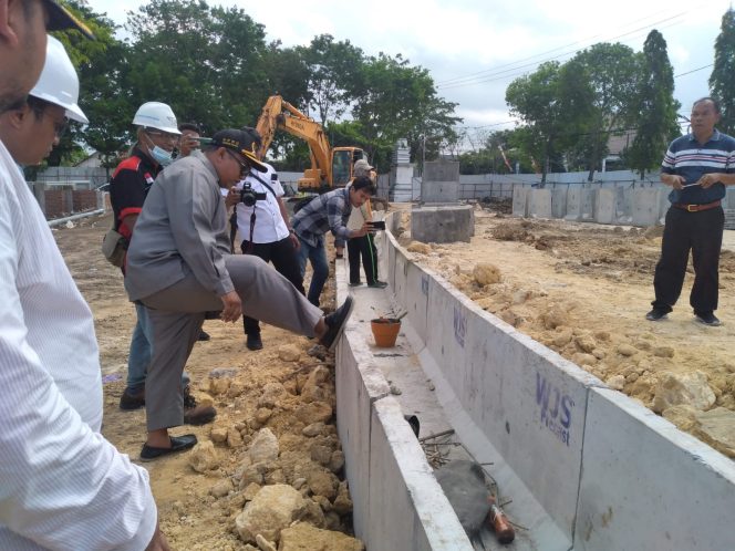 
Komisi III Mengaku Tidak Tahu Adanya Proyek Jalan Lingkar Wijaya Kusuma Sampang, DPRD Sampang Kecolongan?