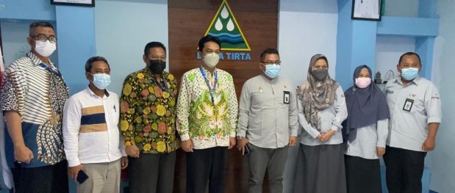 
Jaga Kualitas Air, Delta Tirta Sidoarjo Kerja Sama dengan BBTKLP Surabaya
