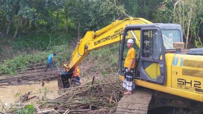 
Antisipasi Terjadinya Banjir, AMB2 dan Dinas PU SDA Provinsi Jawa Timur Lakukan Normalisasi Sungai