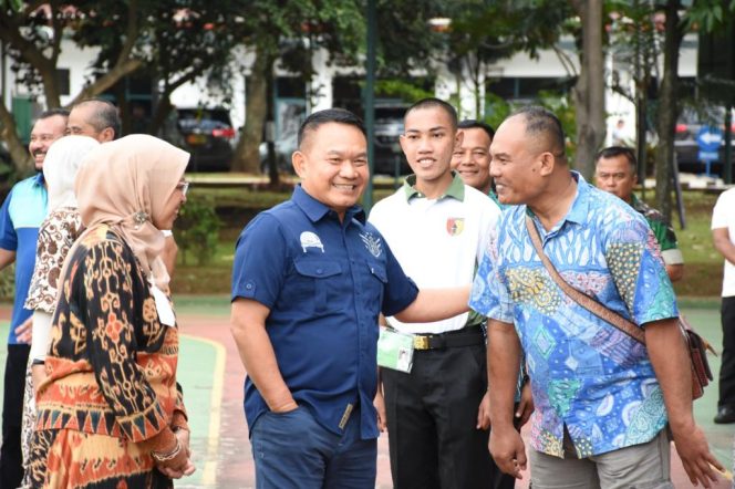 
Jenderal Dudung Tepati Janji, Adik TNI yang Gugur di Papua Lolos Taruna Akmil