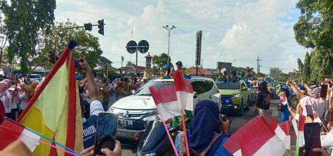 
Masyarakat Antusias Sambut Kedatangan Kontingen Bangkalan dari Porprov Jatim 2022