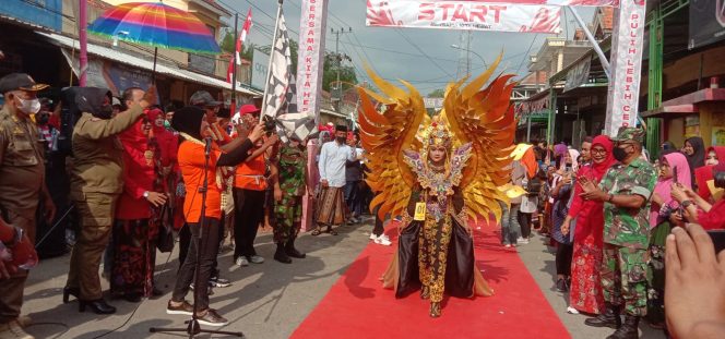 
Ketua TP PKK Sampang Turut Serta Sukseskan Acara TFC di Kecamatan Tambelangan