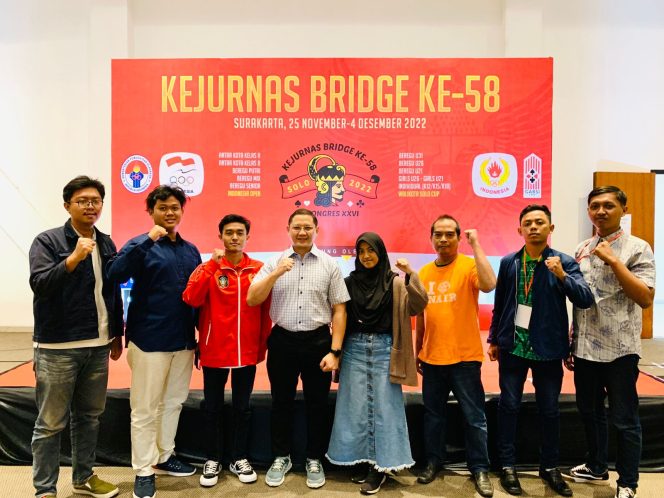 
Target Emas, Ketum Gabsi Jatim Motivasi Atlet di Kejurnas Bridge-53 Solo