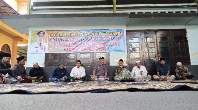 
KH Imron Fattah, Pengasuh PP Mambaus Salam dan Beberapa Tokoh Kiai Doakan Ganjar Pranowo Nyapres 2024