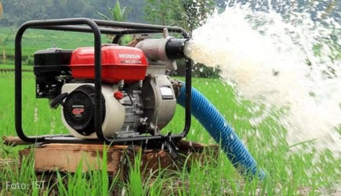 
Dinas Pertanian Bangkalan Habiskan 55 Juta Lebih untuk Pembelian 9 Mesin Pompa Air