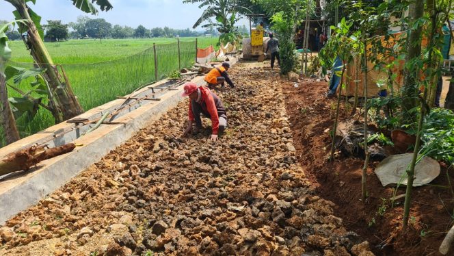 
Perbaikan Satu Titik Jalan Desa Batonaong Arosbaya Telan Dana Rp 229 Juta
