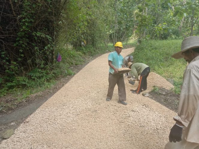 
Anggaran Perbaikan Jalan Desa Morombuh Kwanyar Tembus Hingga 645 Juta