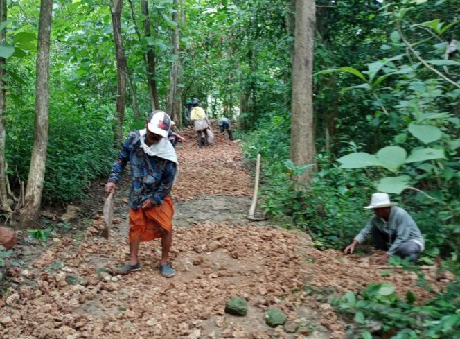 
Perbaikan Jalan Desa Mandung Kokop Habiskan Dana Rp 414 Juta