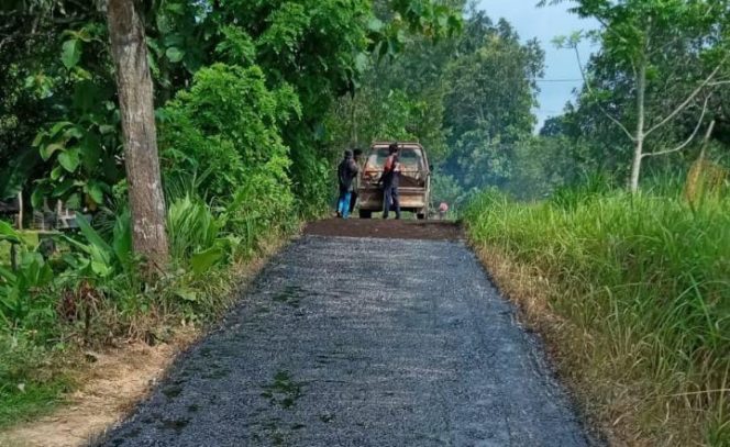 
Perbaikan Jalan Desa Tanah Merah Dajah Habiskan Anggaran Rp 275 Juta