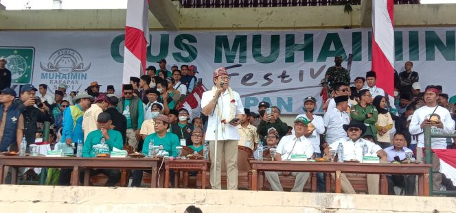
Gus Muhaimin Saksikan Langsung Festival Karapan Sapi di Madura