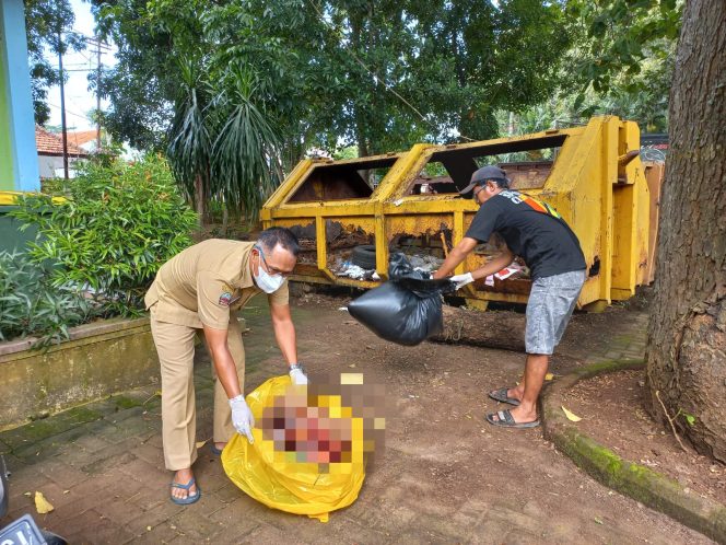 
Viral Penemuan Sampah Medis di TPS, Ketua PMI Bangkalan Minta Maaf dan Menjadi Atensi Polres