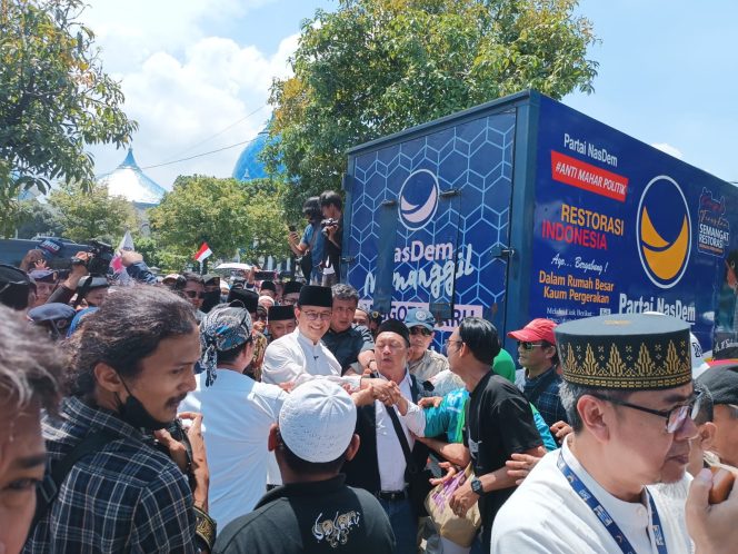 
“Anies Presiden” Hiasi Kunjungan Anies Baswedan ke Surabaya