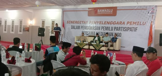 
Bawaslu Bangkalan Bersinergi dengan Media dan NGO Awasi Pemilu