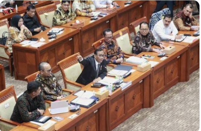 
Mahfud MD Minta DPR Mengesahkan RUU Perampasan Aset, Jawaban Ketua Komisi Tiga Bikin Nangis