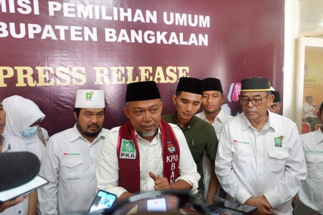 
DPC PKB Bangkalan Serahkan 50 Berkas Bacaleg Pemilu 2024 ke KPU Bangkalan