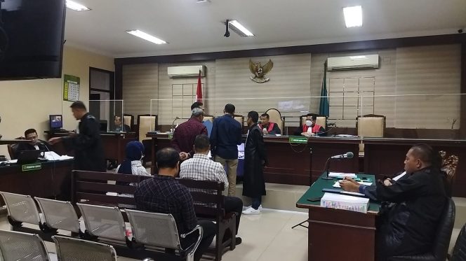 
Sidang ke-4, Hakim Pertanyakan Hubungan Sekda Bangkalan dengan Saksi Diana Kusumawati