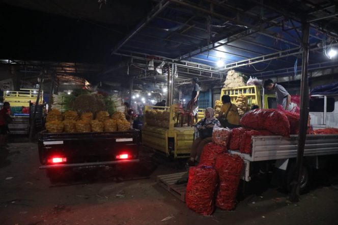
Agar Lebih Rapi, Pemkab Sidoarjo Relokasi Pedagang Buah dan Sayur di Pasar Porong