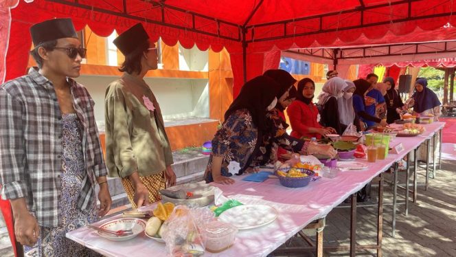 
UTM Pamerkan Festival Kuliner Rujak Sebagai Ikon Budaya Madura