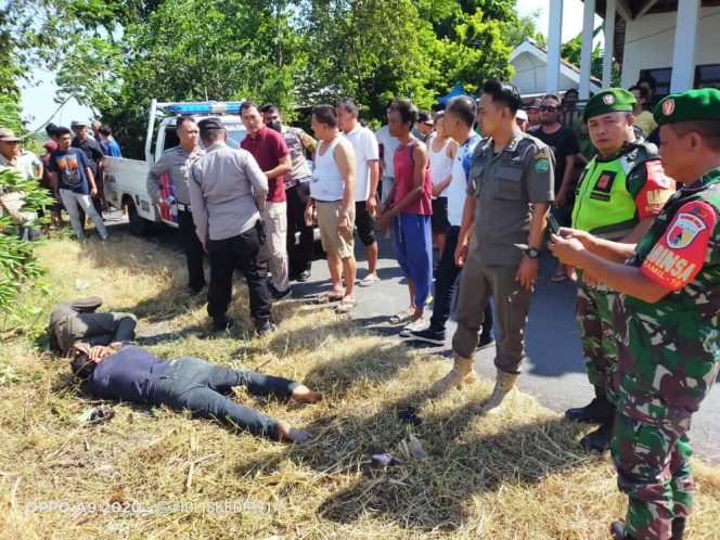 
Diduga Curi Besi, Dua Orang Pelaku Babak Belur Dihajar Warga