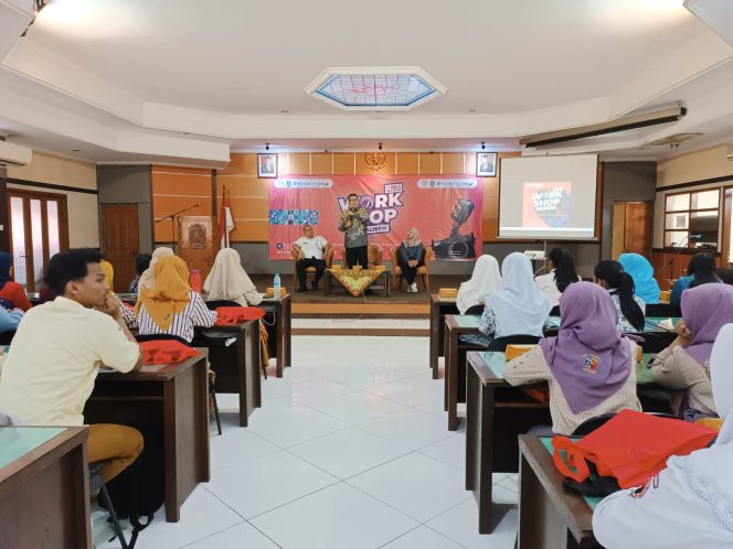 
Pokja Jurnalis Grahadi Berbagi Ilmu Jurnalistik ke Generasi Z di Surabaya