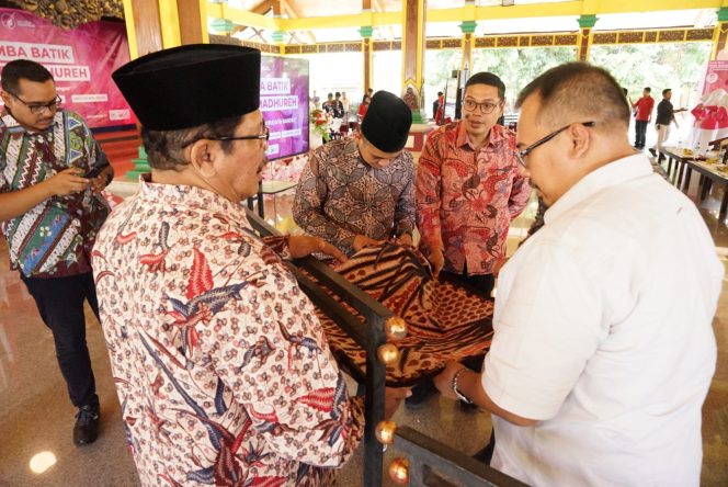 
Dianggap Minim Promosi Batik Madura, Ketua PPLIPI Bangkalan Lakukan Ini