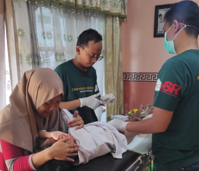 
Tidak Hanya Gratis, Khitan Masal SR Bangkalan Juga Berikan Layanan Perawatan Paska Khitan Bersama RPKM JJ Wound Care