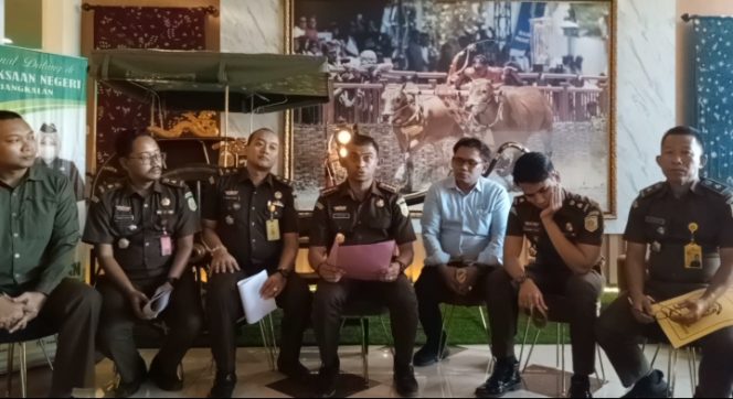 
Kejari Bangkalan Tetapkan Dua Orang Tersangka Dugaan Kasus Korupsi Pengadaan Tanah Rest Area Jembatan Suramadu