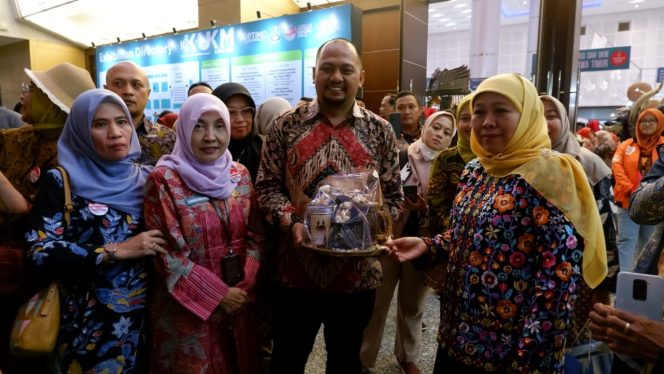 
Andalan di Jatim, Khofifah Hadirkan Javeast Coffee Communal Branding Ramaikan KUKM Expo 2023 di Surabaya