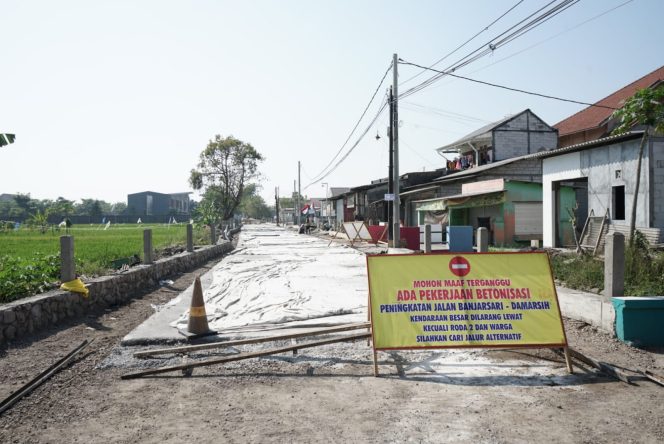 
Pemkab Sidoarjo Kebut Betonisasi Ruas Jalan Banjarsari-Damarsi