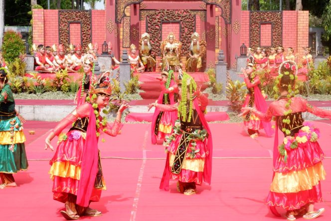 
Penari Tradisional Se- Jatim Akan Tampil Pada Madura Culture Festival untuk Rakyat Indonesia