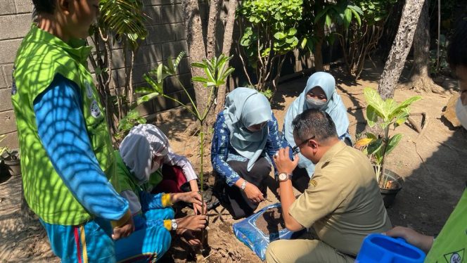 
SD Al Muslim Kenalkan Pentingnya Konservasi Hutan Sejak Dini