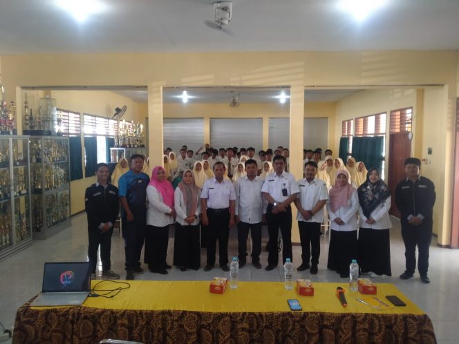
Tim Pengabdian Universitas Trunojoyo Madura Menyelenggarakan Pelatihan Praktikum Fisika secara Virtual berbantuan RW-VLab di SMAN 1 Kamal