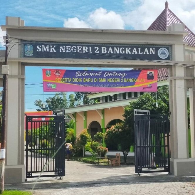 
Pengakuan Kepala SMKN 2 Bangkalan Tidak Menjual Seragam Menggunakan Koperasi Siswa, Tapi……
