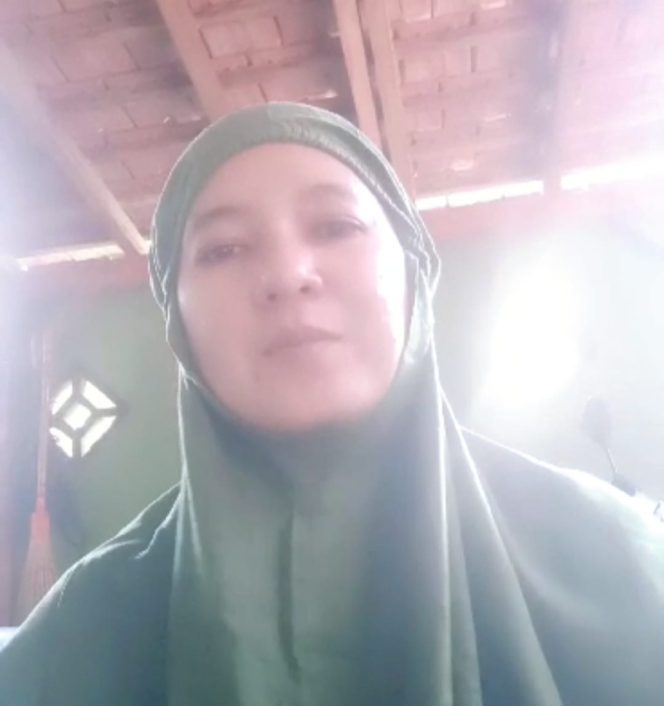 
13 Kali Gagal Bikin SIM, Video Emak-emak Ngamuk Di Satlantas Polres Gresik Viral
