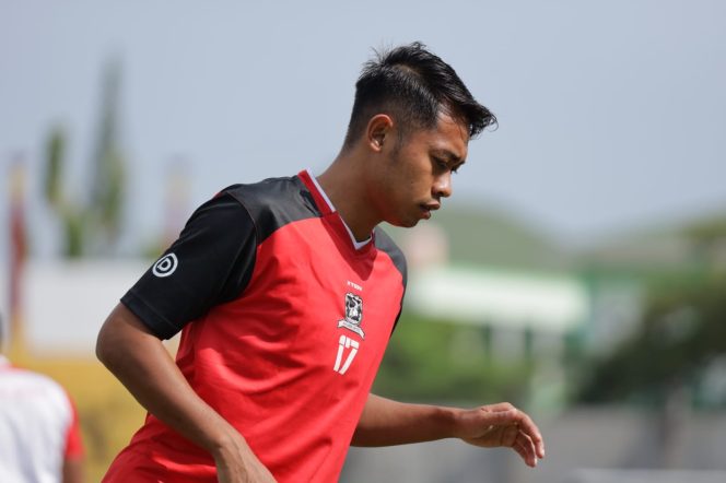 
Kevy Syahertian Hengkang dari Madura United