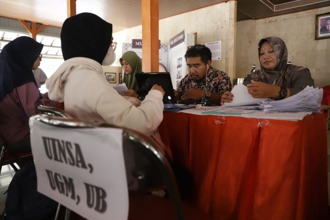 
Ratusan Mahasiswa Lolos Seleksi Beasiswa Pemuda Tangguh Pemkot Surabaya